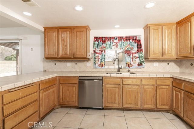 43932 Rembrandt Street, Lancaster CA: https://media.crmls.org/medias/80c8a00f-a3f8-4c46-904b-62b200dc971c.jpg