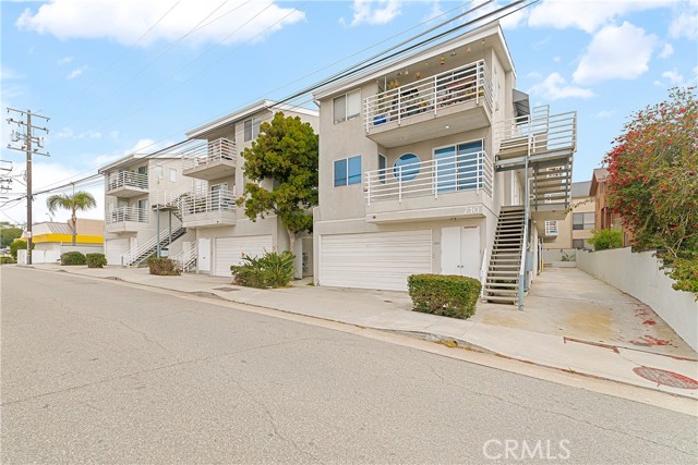 710 5th St, Hermosa Beach, California 90254, 8 Bedrooms Bedrooms, ,8 BathroomsBathrooms,Residential,For Sale,5th St,SB25161040