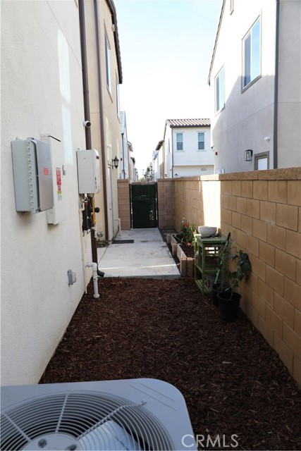 Detail Gallery Image 19 of 20 For 16064 Jamie Ln #3,  Fontana,  CA 92336 - 4 Beds | 3 Baths