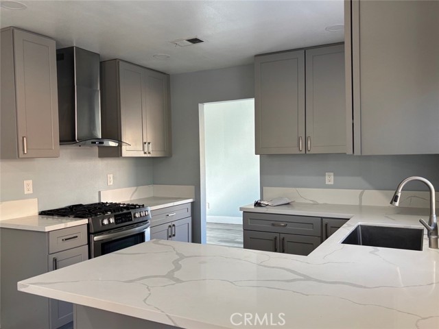 Detail Gallery Image 6 of 16 For 17262 Russo Ct, Fontana,  CA 92336 - 4 Beds | 3 Baths