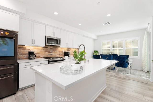 Detail Gallery Image 4 of 37 For 704 Dusky Creek, Lake Forest,  CA 92610 - 3 Beds | 2/2 Baths