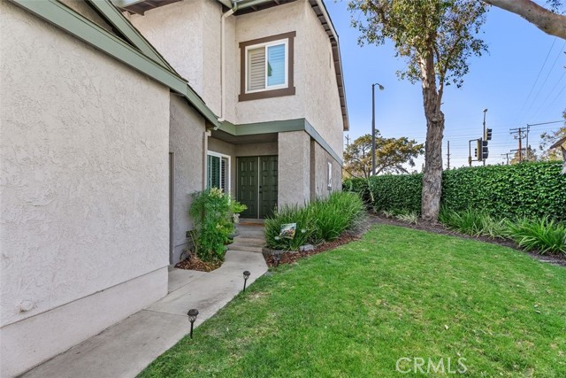 Detail Gallery Image 3 of 40 For 20001 Village Green Dr, Lakewood,  CA 90715 - 4 Beds | 2/1 Baths
