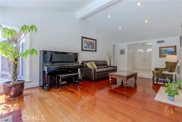 Detail Gallery Image 40 of 47 For 10116 Viking, Northridge,  CA 91324 - 3 Beds | 2 Baths