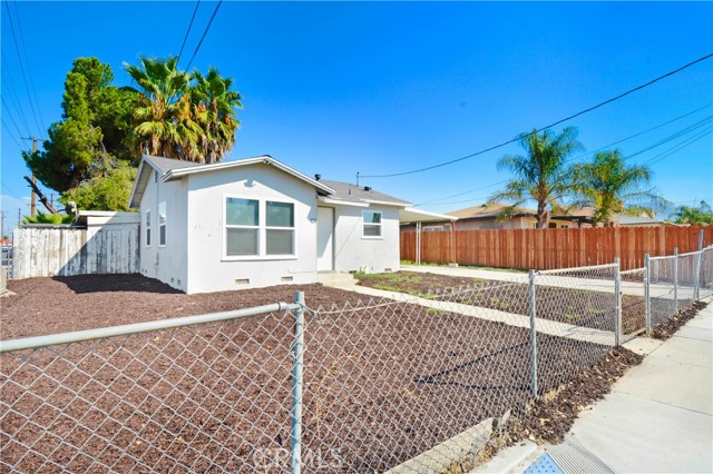 Detail Gallery Image 1 of 17 For 424 W Acacia Ave, Hemet,  CA 92543 - 2 Beds | 2 Baths