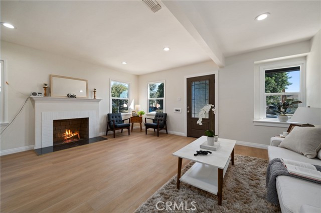 Detail Gallery Image 4 of 28 For 3779 S Muirfield Rd, Los Angeles,  CA 90016 - 4 Beds | 2/1 Baths