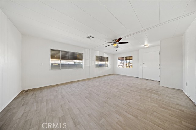 1895 W Devonshire Avenue, Hemet CA: https://media.crmls.org/medias/80ccbae9-9fe1-4cae-a27f-3fdf57aaa43a.jpg