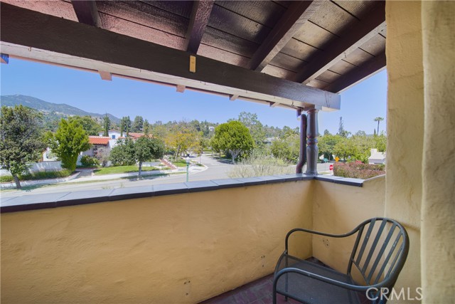 516 E Stocker Street, Glendale CA: https://media.crmls.org/medias/80cd0b07-8f88-4de6-a633-5bf5ac1b0a08.jpg