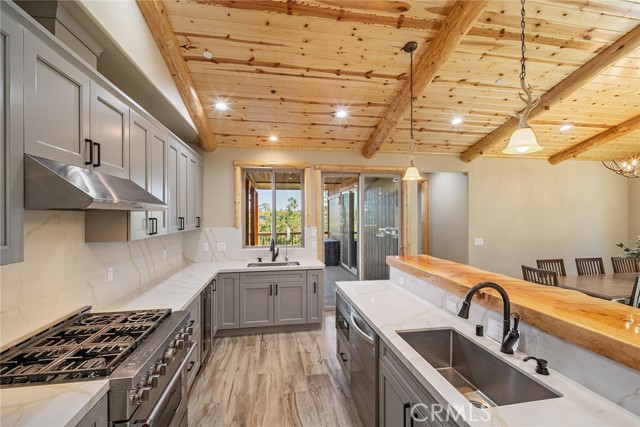 1658 Tuolumne Road, Big Bear City CA: https://media.crmls.org/medias/80cdf87e-b810-498f-ab28-94df2c6a5bb6.jpg