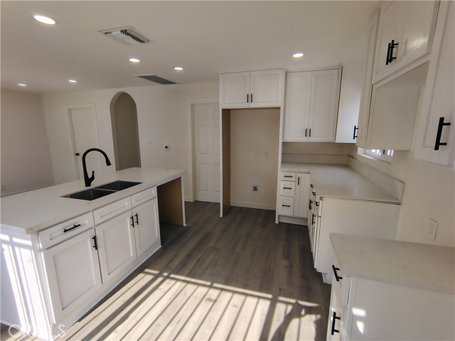 Detail Gallery Image 8 of 29 For 231 E Century, Los Angeles,  CA 90003 - 2 Beds | 1/1 Baths