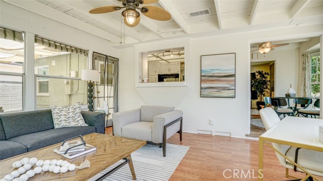 525 N Mariposa Street, Burbank CA: https://media.crmls.org/medias/80cfcf72-9e8c-43ae-81a7-e4bdc7654906.jpg