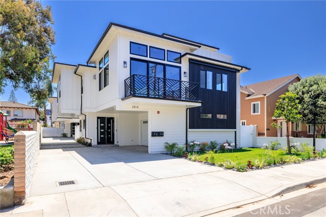 Detail Gallery Image 1 of 33 For 2414 Clark Ln #B,  Redondo Beach,  CA 90278 - 4 Beds | 4/2 Baths