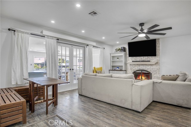 Detail Gallery Image 4 of 35 For 23016 Saticoy St, West Hills,  CA 91304 - 3 Beds | 2 Baths