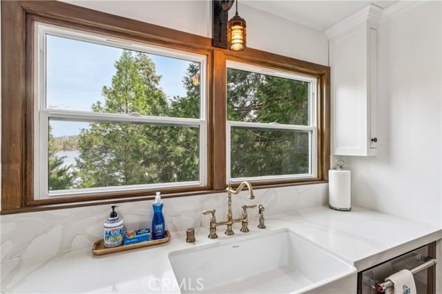 Detail Gallery Image 16 of 64 For 28898 Palisades, Lake Arrowhead,  CA 92352 - 4 Beds | 3 Baths