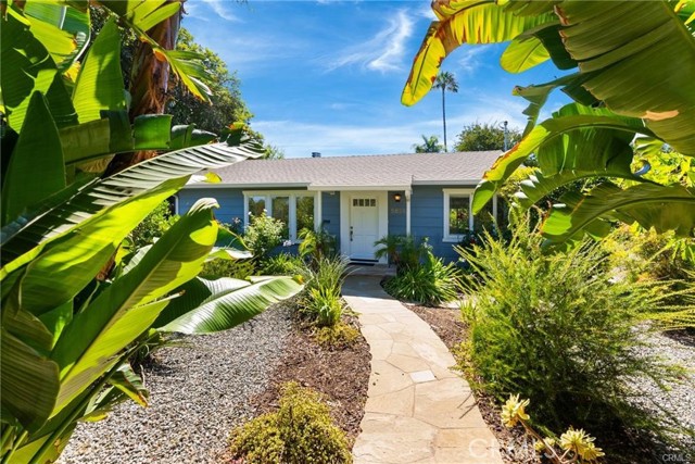 Detail Gallery Image 2 of 28 For 5655 Katherine Ave, Sherman Oaks,  CA 91401 - 2 Beds | 1 Baths