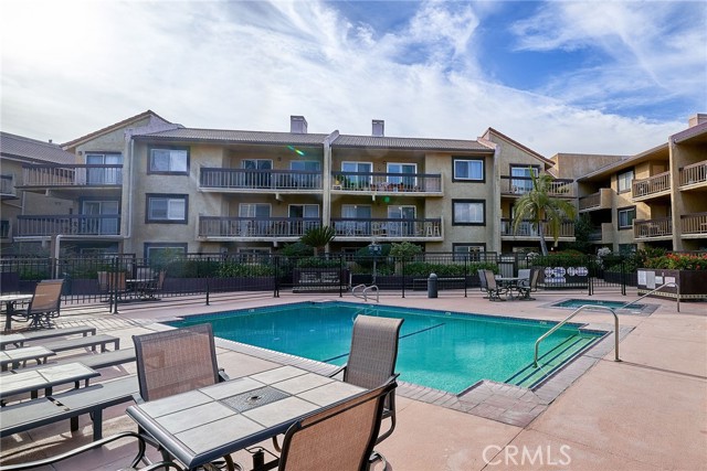 Detail Gallery Image 40 of 45 For 3481 Stancrest Dr #302,  Glendale,  CA 91208 - 3 Beds | 2 Baths