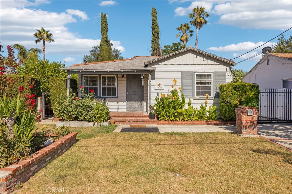 7528 Amigo Avenue