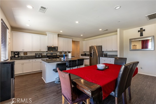 26833 Regency Way, Moreno Valley CA: https://media.crmls.org/medias/80d5ebac-e40a-4f25-a6e8-3f18363979a3.jpg