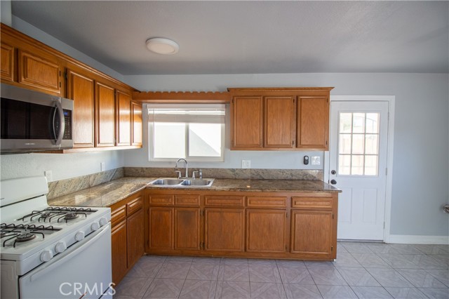 Detail Gallery Image 4 of 32 For 1133 1133 Circle City Dr, Corona,  CA 92882 - 2 Beds | 2 Baths