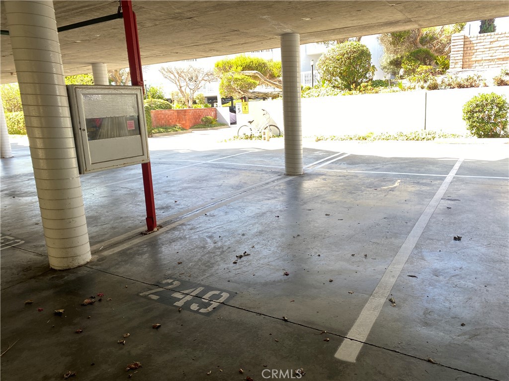 https://media.crmls.org/medias/80d79350-a487-47c0-9d9a-e41dbab92b02.jpg?preset=X-Large