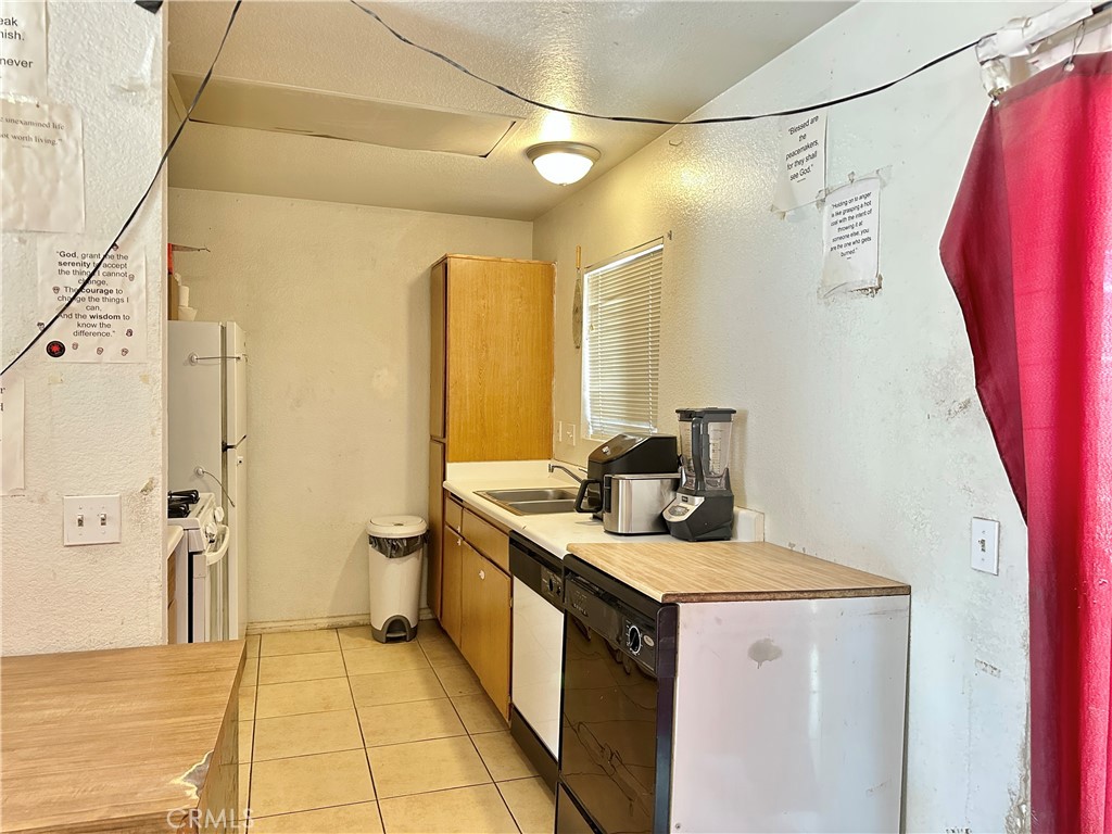 https://media.crmls.org/medias/80d84c77-20b5-4837-8086-6a8d5b9402f0.jpg?preset=X-Large