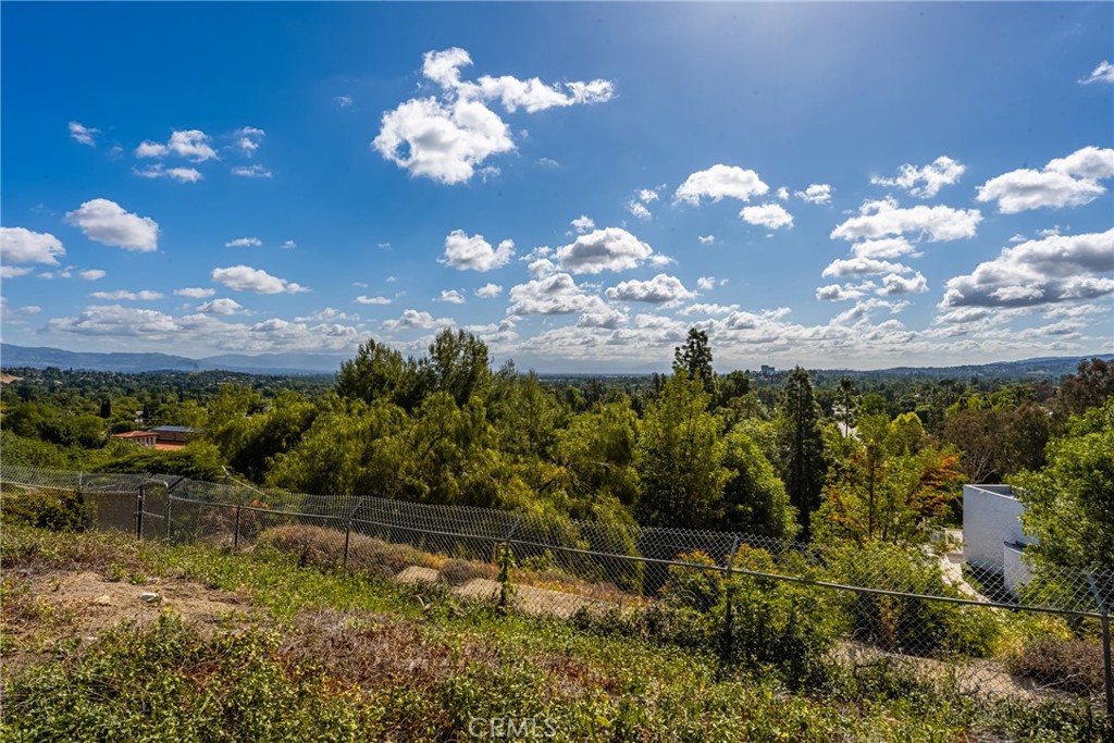 https://media.crmls.org/medias/80d9432c-2bdc-4a4b-b2cc-5a0637f2197f.jpg?preset=X-Large