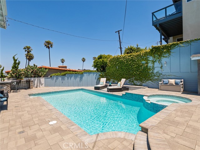 246 Via Los Miradores, Redondo Beach CA: https://media.crmls.org/medias/80d96246-739f-48e5-9705-e45b9a29b607.jpg