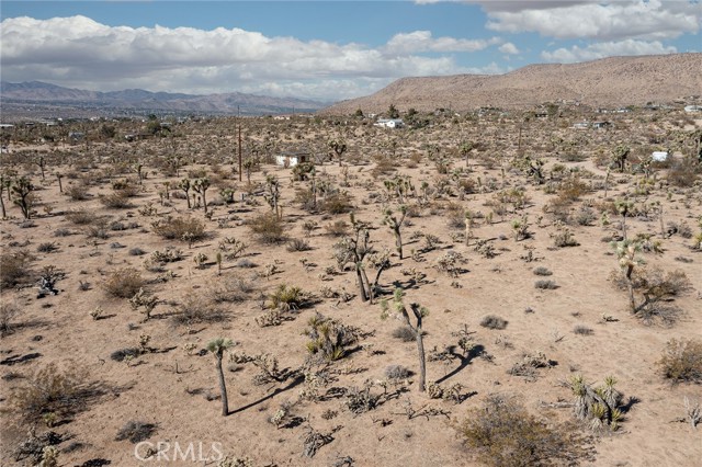 5292 Marvin Drive, Yucca Valley CA: https://media.crmls.org/medias/80d9b7de-2052-4e3f-96bd-0c9ea24b2f81.jpg
