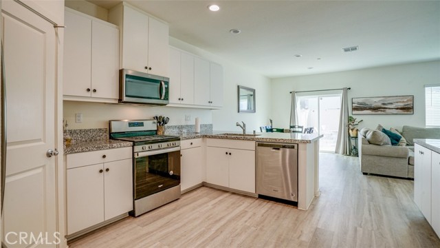 Detail Gallery Image 15 of 48 For 12848 Crown Hill Way, Moreno Valley,  CA 92555 - 3 Beds | 2/1 Baths