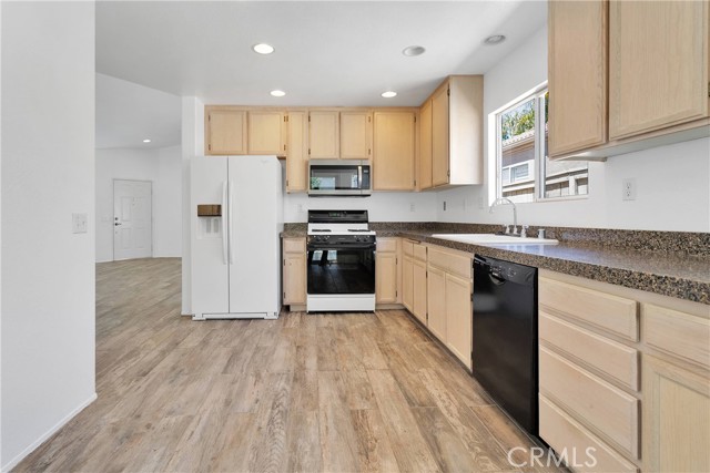 Detail Gallery Image 8 of 42 For 40684 Corte Albara, Murrieta,  CA 92562 - 3 Beds | 2 Baths