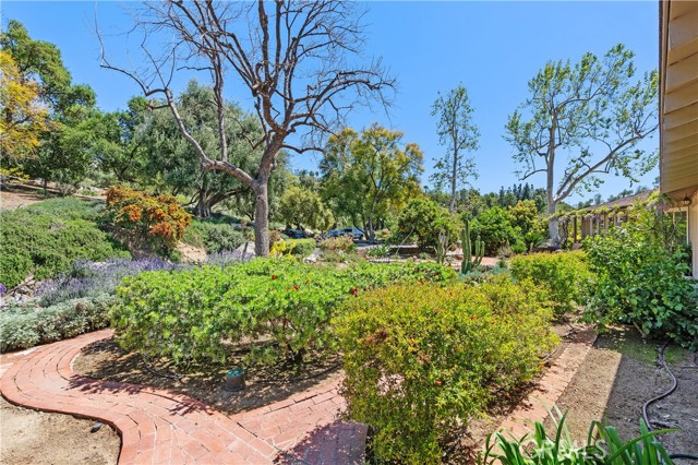 Detail Gallery Image 10 of 75 For 6154 Hawarden Dr, Riverside,  CA 92506 - 4 Beds | 4/1 Baths