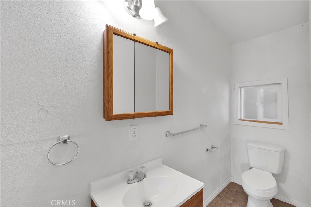 https://media.crmls.org/medias/80dc2b46-588b-4290-860a-145a43268e34.jpg?preset=X-Large