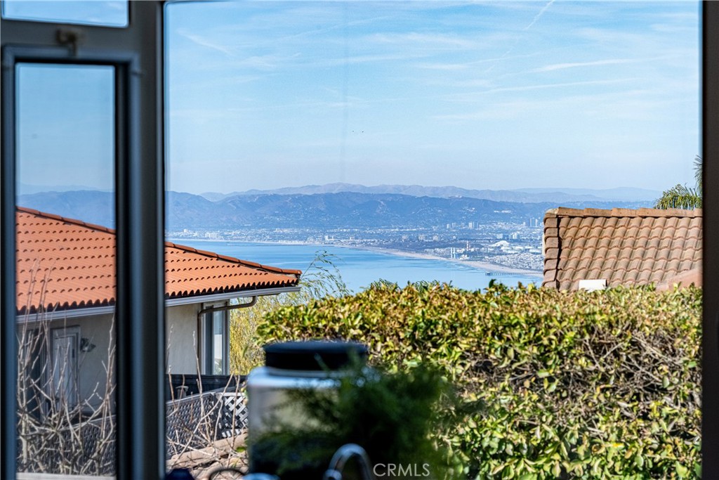 https://media.crmls.org/medias/80dc6f1d-3ced-40da-a959-0b8464dde9df.jpg?preset=X-Large