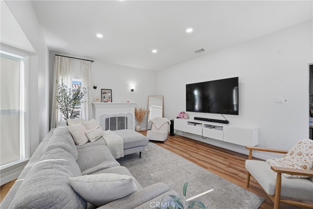 MLS #DW25264502 image #11