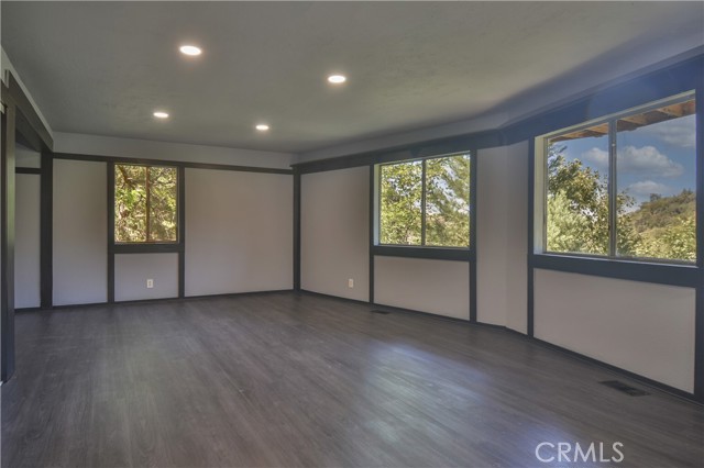 929 Trinity Drive, Lake Arrowhead CA: https://media.crmls.org/medias/80de38f0-a897-406f-a020-b8a0819916fd.jpg