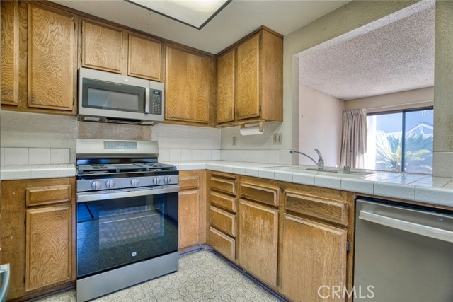 Detail Gallery Image 13 of 33 For 181 N Magnolia Ave #D,  Anaheim,  CA 92801 - 3 Beds | 2/1 Baths