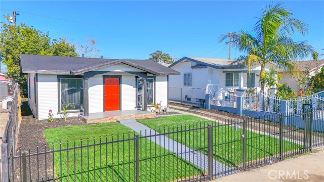 Detail Gallery Image 3 of 41 For 1335 W 68th, Los Angeles,  CA 90044 - 2 Beds | 2 Baths