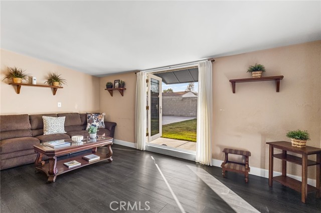 Detail Gallery Image 14 of 34 For 1817 N Hollywood, Burbank,  CA 91505 - 2 Beds | 1 Baths