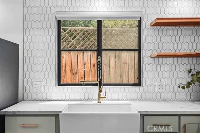 Detail Gallery Image 5 of 10 For 720 W Altadena #1/2,  Altadena,  CA 91001 - 3 Beds | 3 Baths