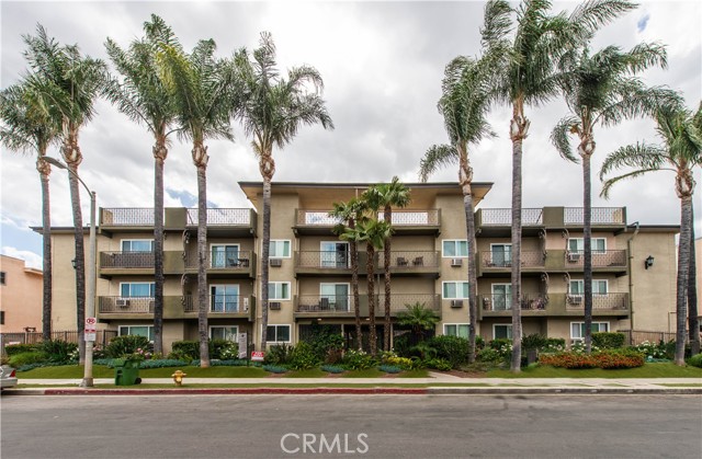 5415 Newcastle Avenue, Encino CA: https://media.crmls.org/medias/80e0351c-cd2e-4a30-9041-374f9d4954f2.jpg
