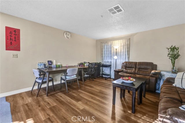 Detail Gallery Image 5 of 31 For 205 N Lincoln Ave Unit B, Monterey Park,  CA 91755 - 2 Beds | 1/1 Baths