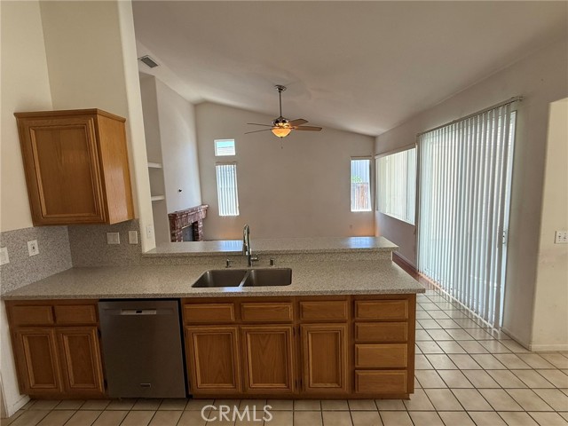 13240 Mugu Court, Apple Valley CA: https://media.crmls.org/medias/80e1e844-077c-4641-b887-85f792d868a5.jpg