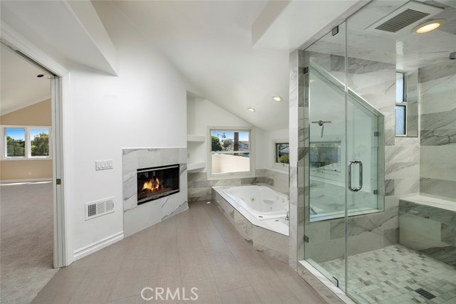 Steam shower and jetted tun.