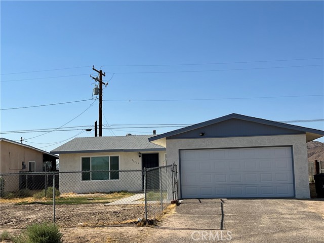 Detail Gallery Image 1 of 11 For 37920 Grand View Ave, Yermo,  CA 92398 - 4 Beds | 2 Baths