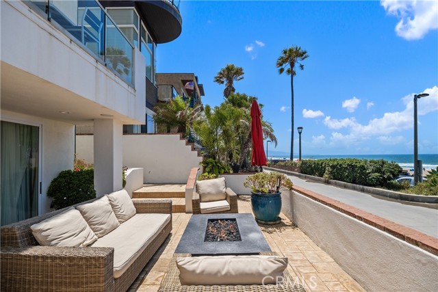 4314 The Strand, Manhattan Beach CA: https://media.crmls.org/medias/80e283ee-925a-4dca-a228-858824202156.jpg