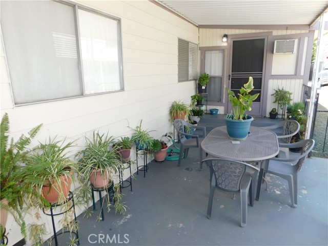 2200 W Wilson Street, Banning CA: https://media.crmls.org/medias/80e2c3c4-caa1-4840-91c8-f392f206046b.jpg
