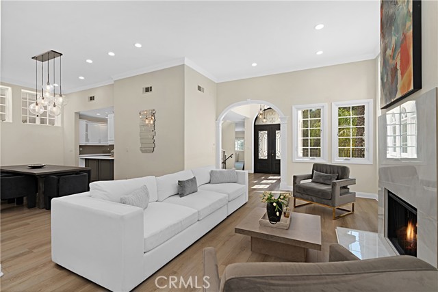 Detail Gallery Image 6 of 37 For 21047 Dumetz Rd, Woodland Hills,  CA 91364 - 4 Beds | 5 Baths