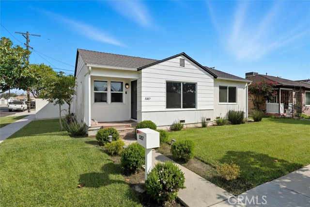 5357 122nd St, Hawthorne CA: https://media.crmls.org/medias/80e2d4f6-8e7a-4aae-a740-876ce216e5f7.jpg