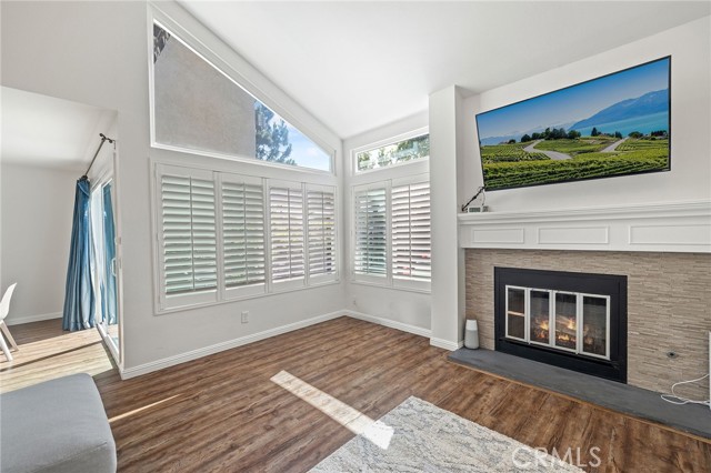164 Stanford Court, Irvine CA: https://media.crmls.org/medias/80e303c5-2d78-4333-9e64-059476b5acc7.jpg