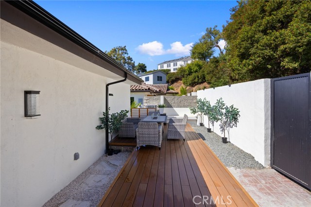 3233 Tareco Drive, Los Angeles CA: https://media.crmls.org/medias/80e36689-6aae-435d-9163-12f5570a51d7.jpg