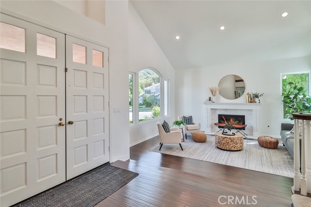 2505 Peachwood Place, Westlake Village CA: https://media.crmls.org/medias/80e3b450-9dfc-44be-8365-27de8d0122d3.jpg